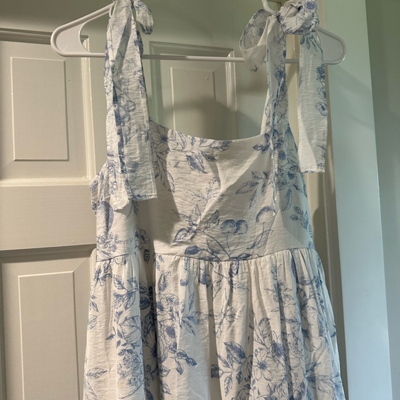 Floral Blue and White Dress - Picture 3 of 7
